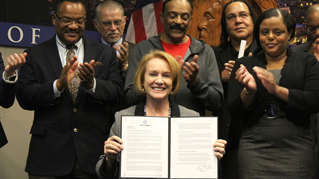 Mayor signs Executive Order advancing contracting equity for women & minority business enterprise 